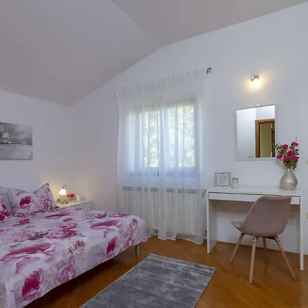 Ferienwohnung Sury * Pula